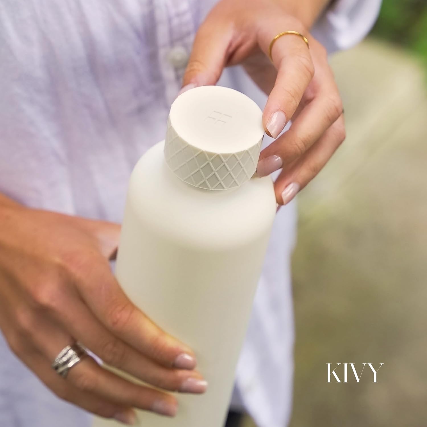 KIVY Slim Water Bottle 32oz [Lightweight & Shatterproof] Fits Backpack & Cupholder for Travel, Sports, School - Blue water bottle no straw - Cute aesthetic water bottles screw top - Dishwasher Safe